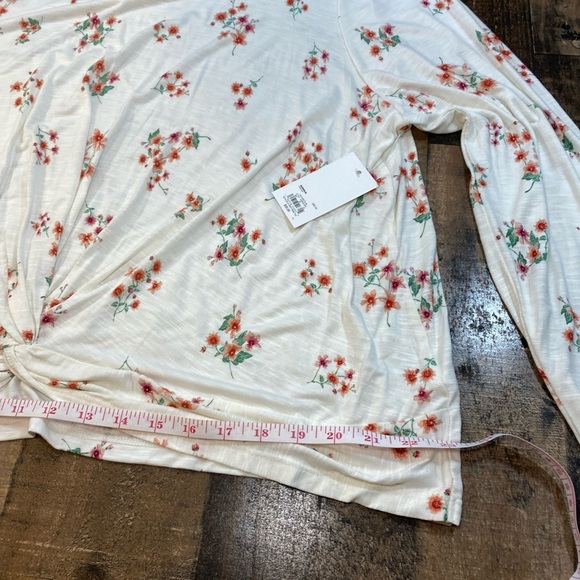 SO Women’s Top Long Sleeve Size 2X Floral Lightweight Tie Front Accent - Picture 8 of 11